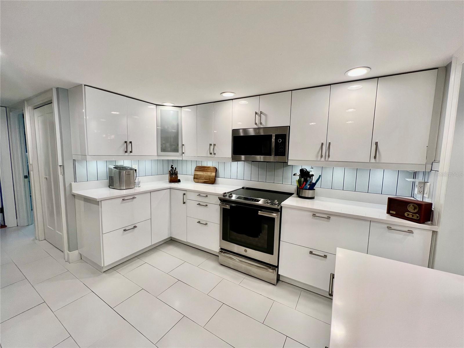 Image 9 of 38 For 1 Lake Hollingsworth Drive 1