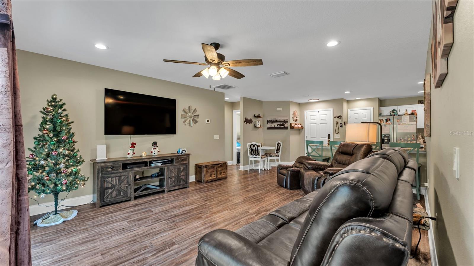 Image 10 of 31 For 461 6th Street Se