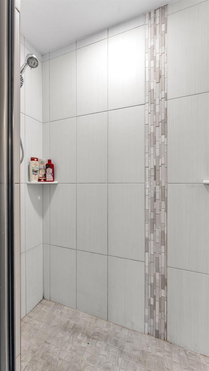 Image 17 of 31 For 461 6th Street Se