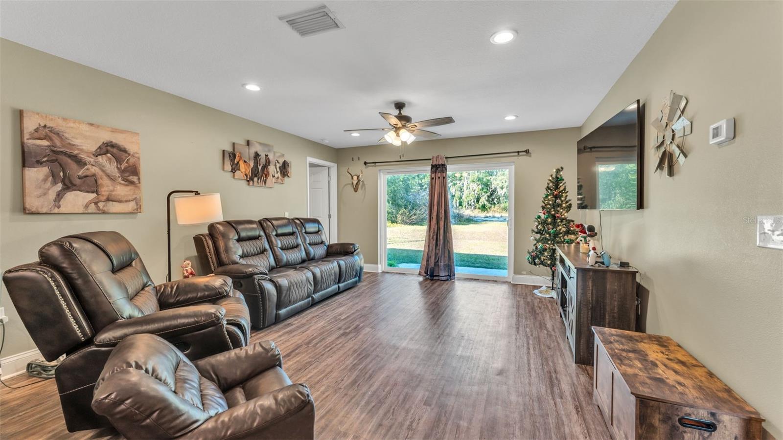 Image 8 of 31 For 461 6th Street Se