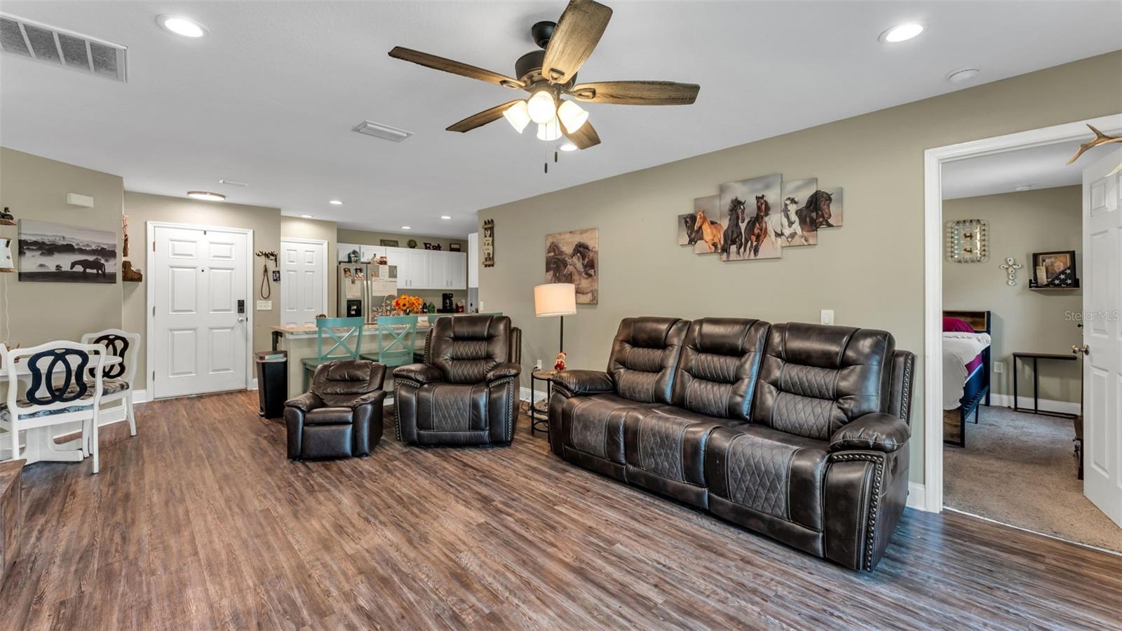 Image 9 of 31 For 461 6th Street Se