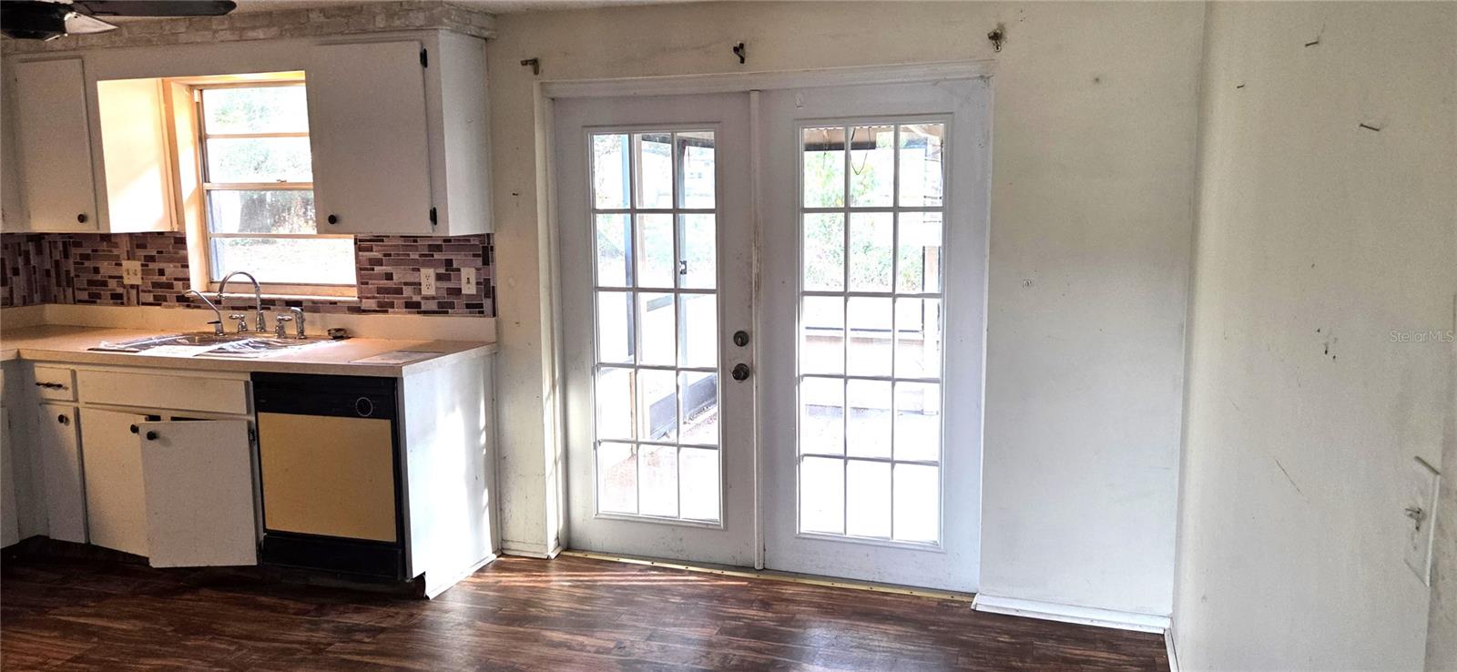 Listing photo id 8 for 5624 Mccoy Court