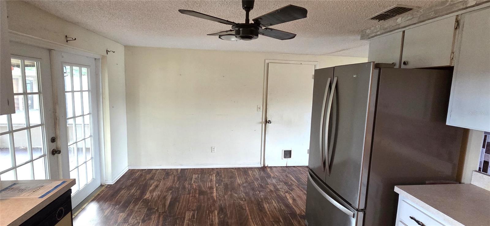 Listing photo id 10 for 5624 Mccoy Court