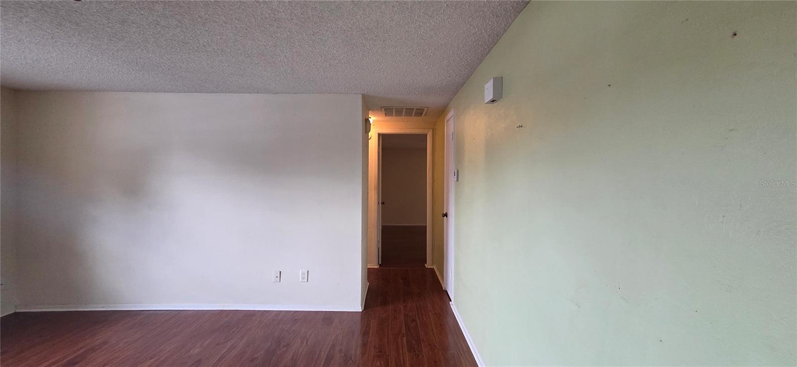 Listing photo id 11 for 5624 Mccoy Court