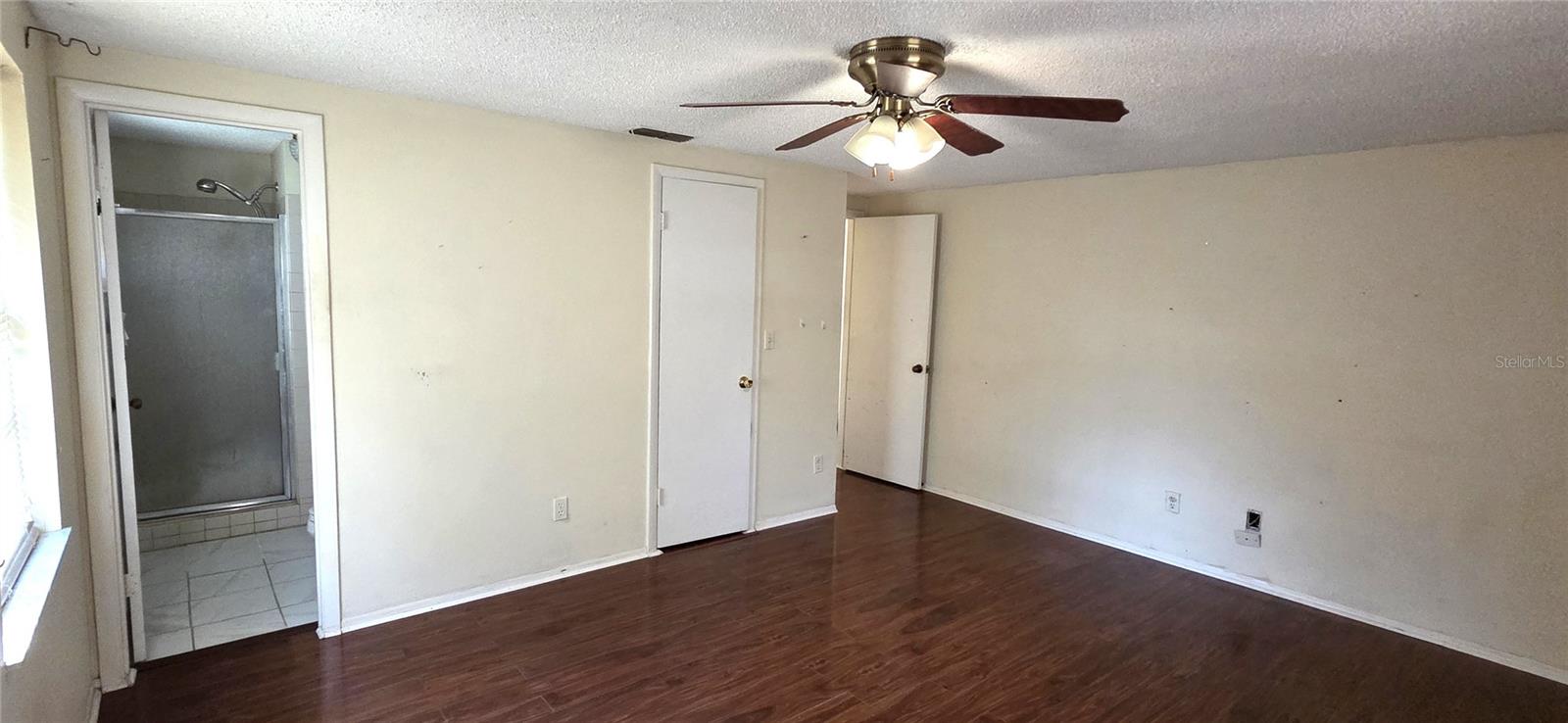 Listing photo id 13 for 5624 Mccoy Court