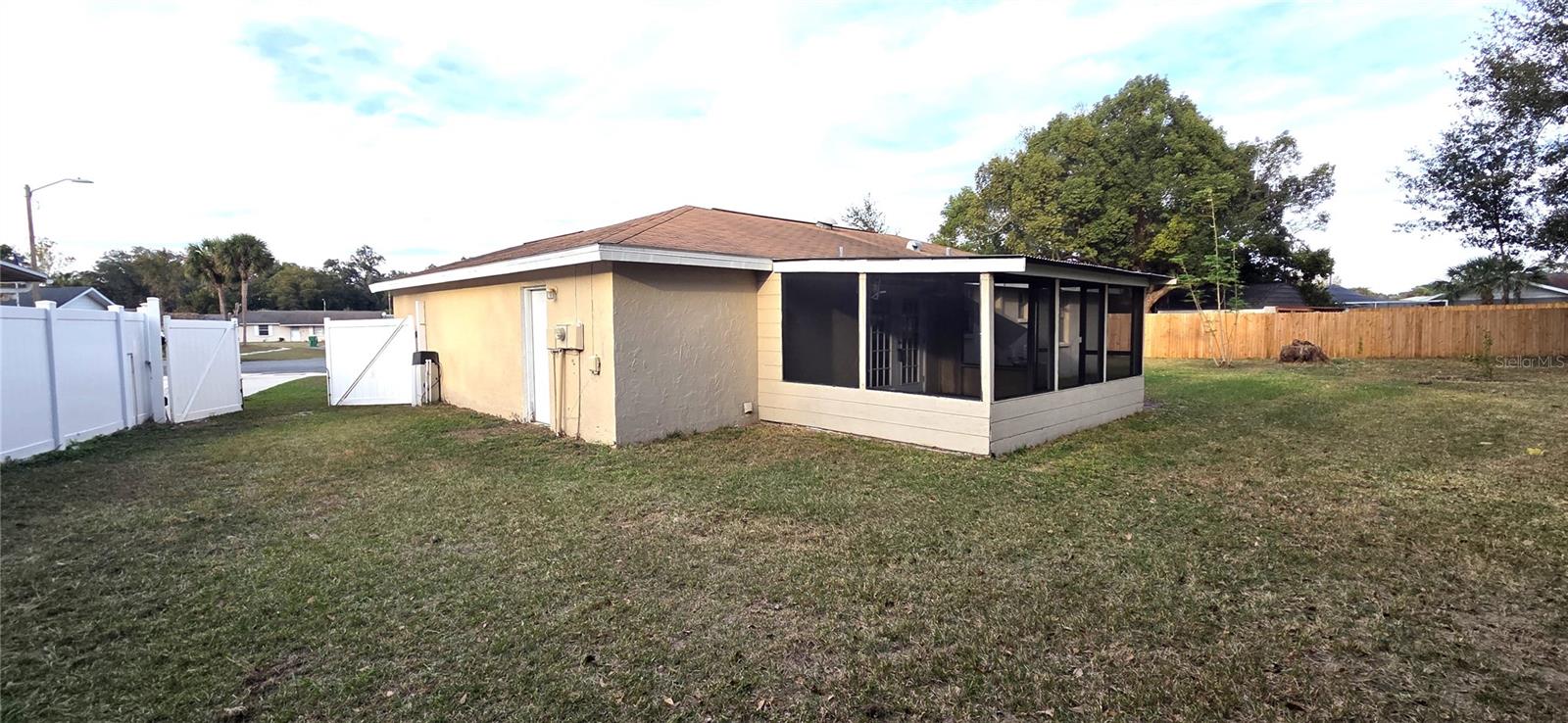 Listing photo id 29 for 5624 Mccoy Court