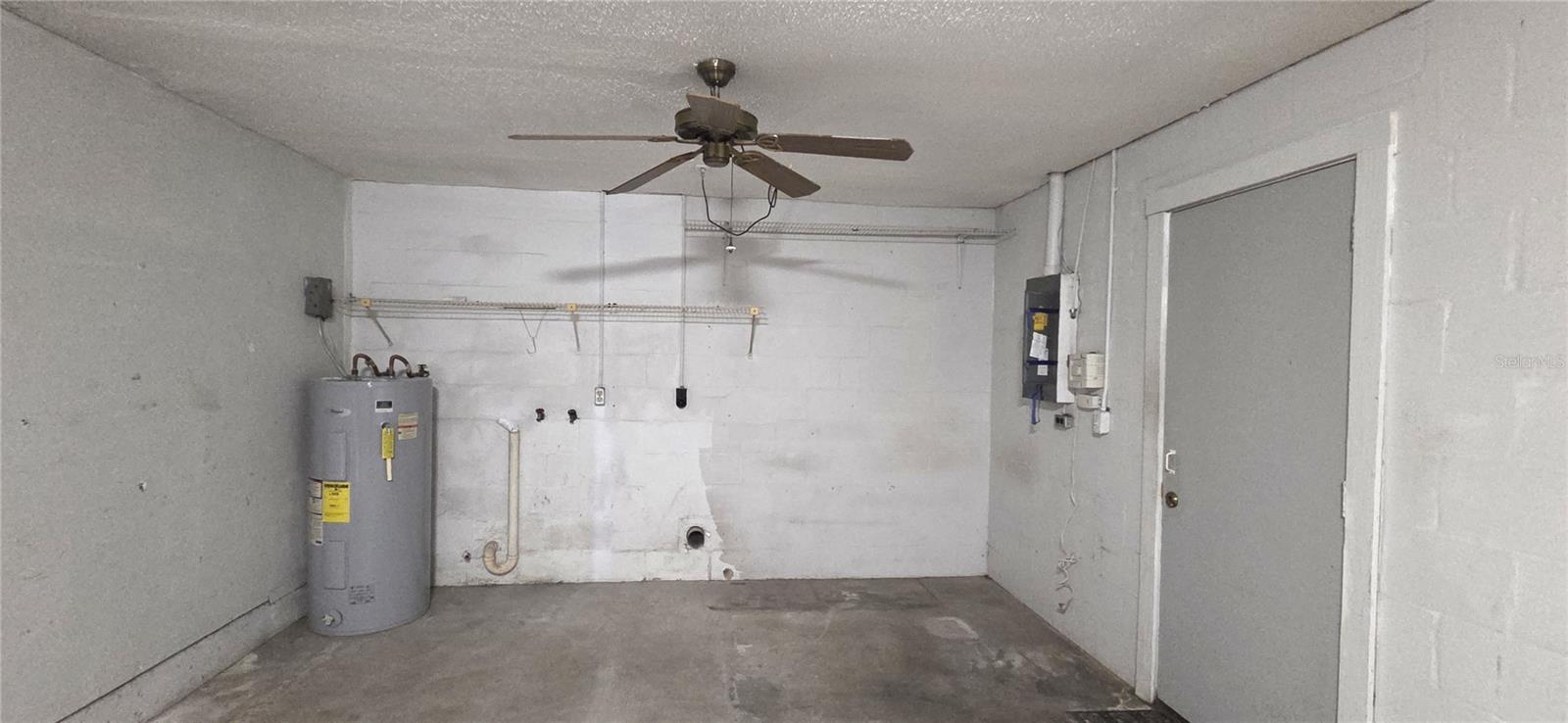 Listing photo id 32 for 5624 Mccoy Court