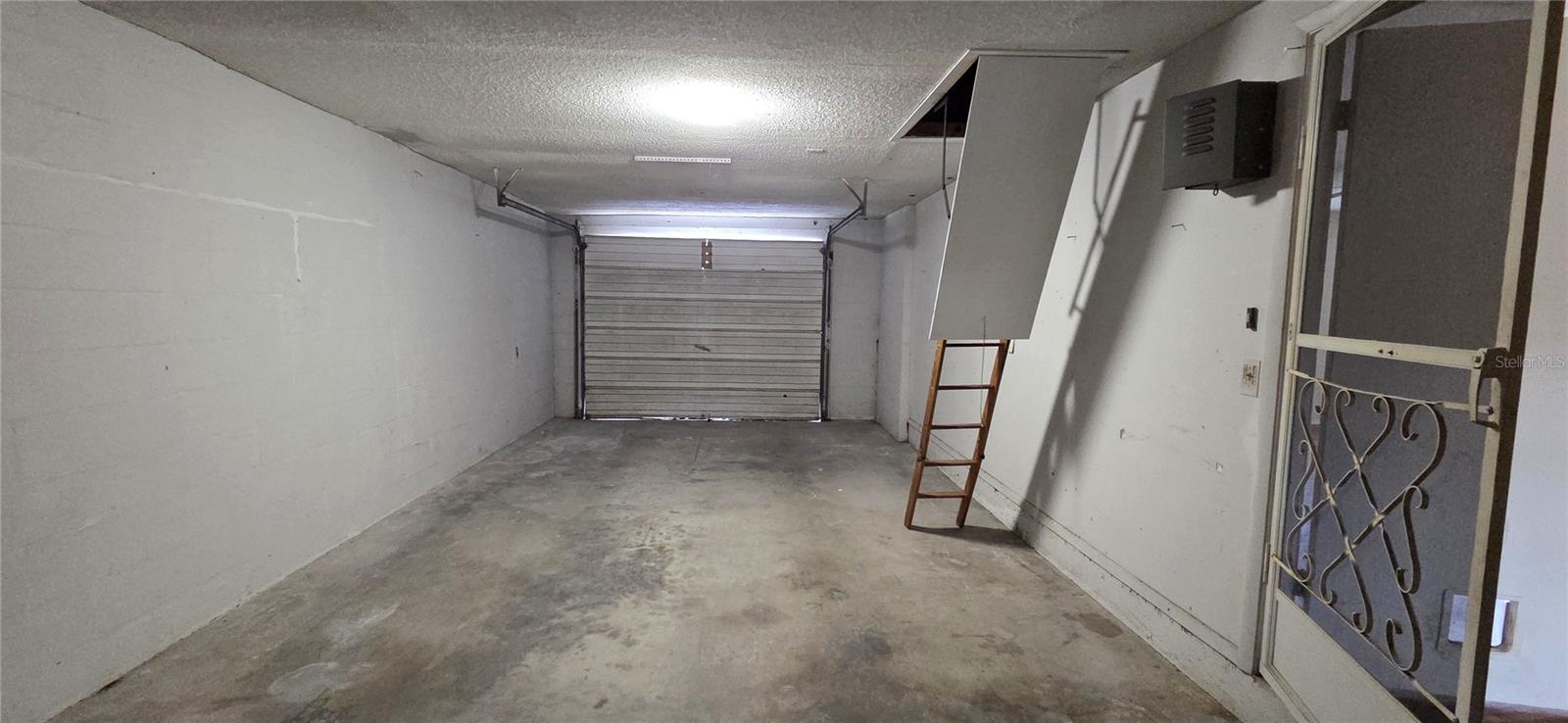 Listing photo id 33 for 5624 Mccoy Court