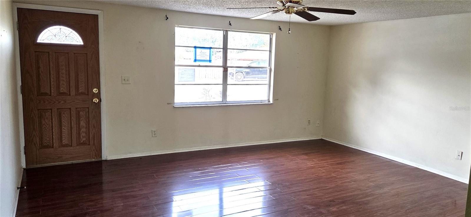 Listing photo id 2 for 5624 Mccoy Court