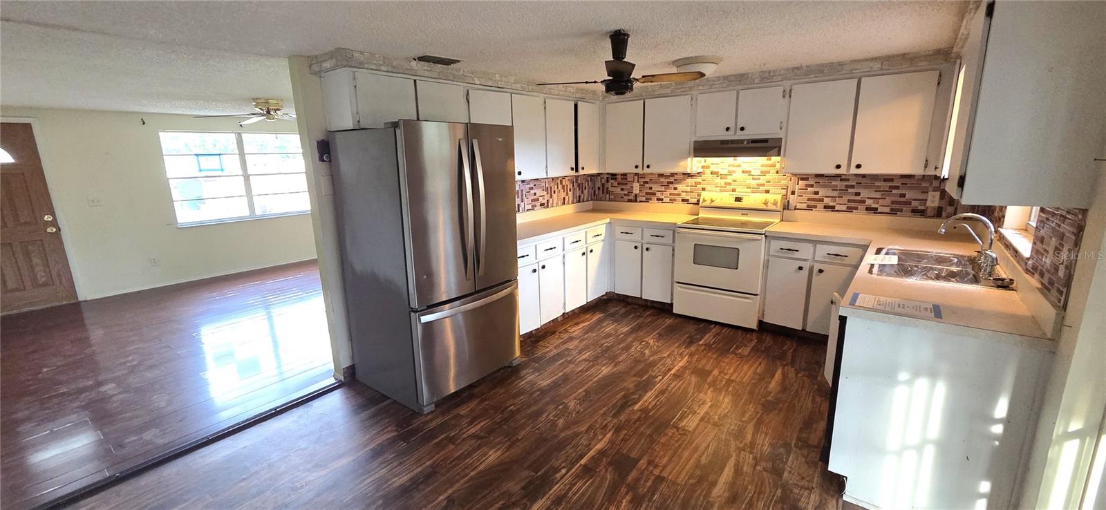 Listing photo id 6 for 5624 Mccoy Court