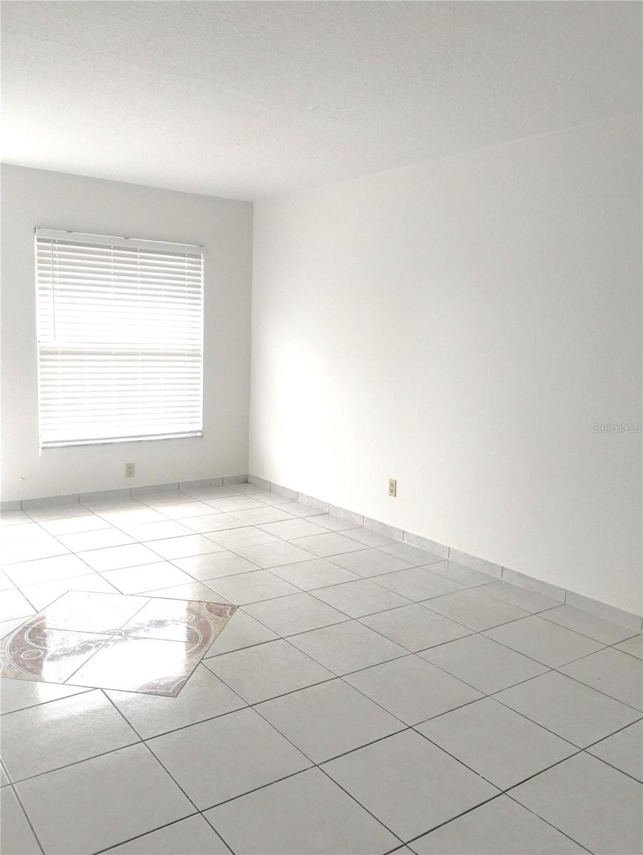 Image 2 of 10 For 804 Avenue L Sw