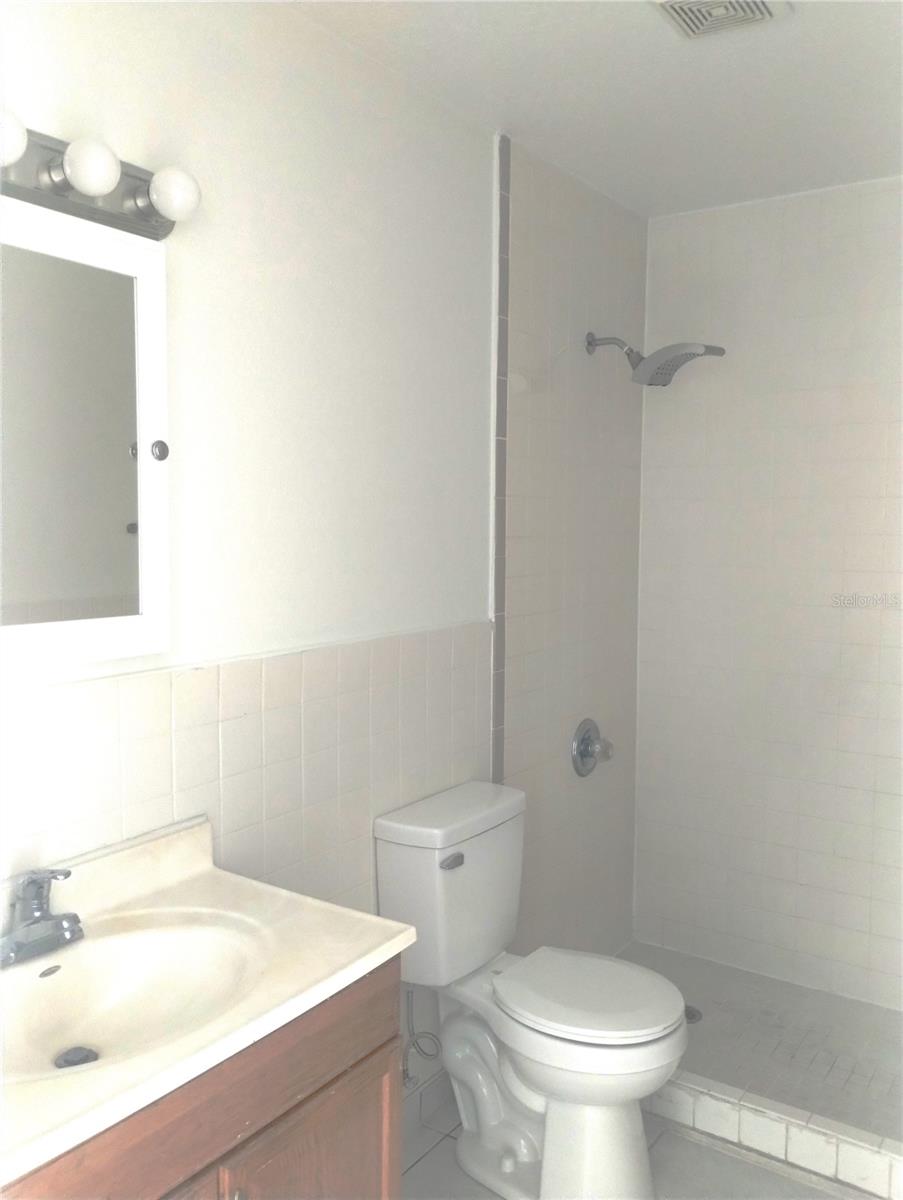 Image 6 of 10 For 804 Avenue L Sw