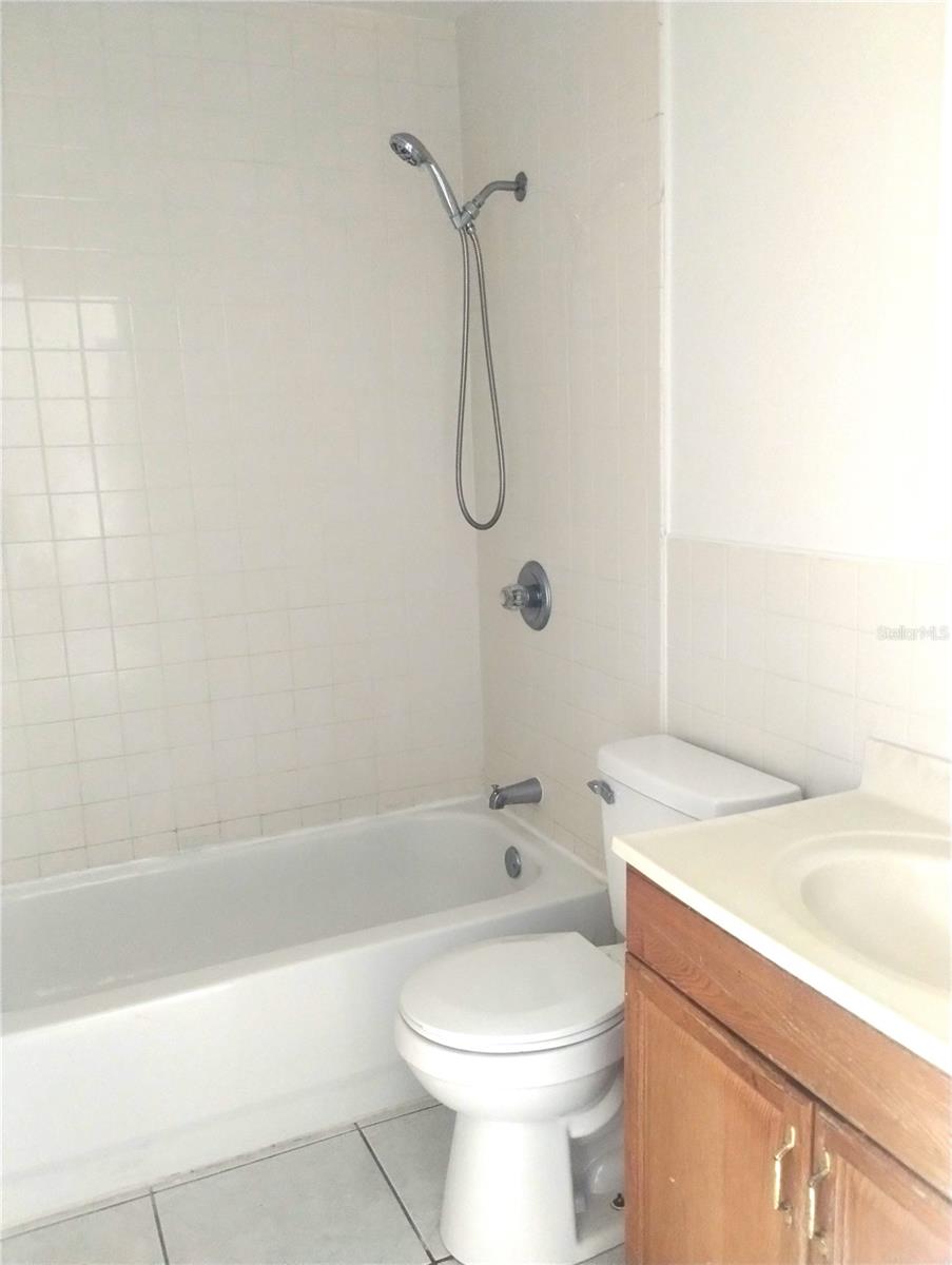 Image 9 of 10 For 804 Avenue L Sw