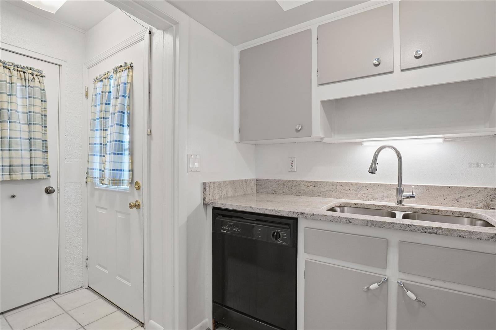 Image 21 of 38 For 719 Fonda Court