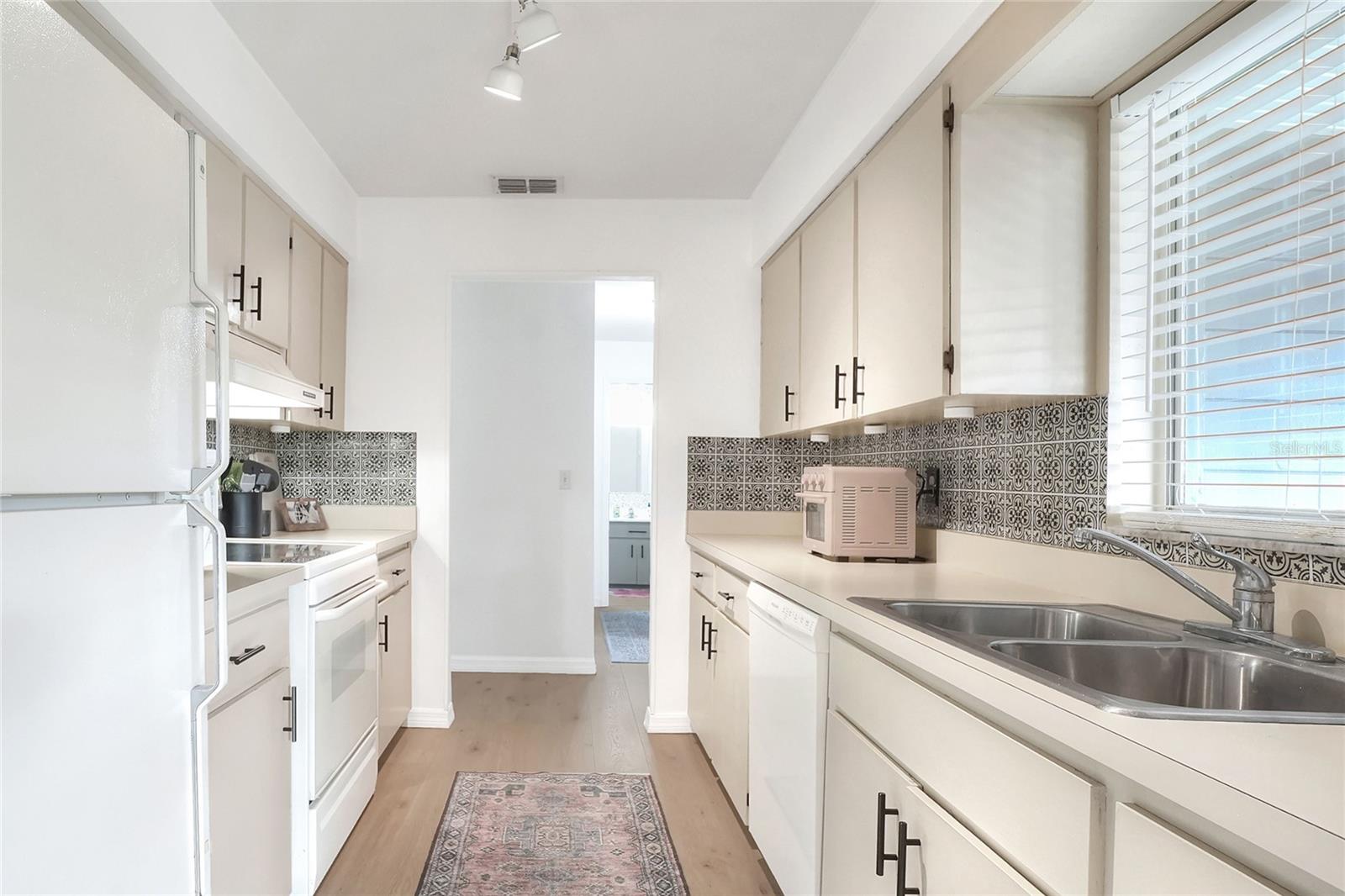 Image 15 of 41 For 3830 Bent Tree Loop E