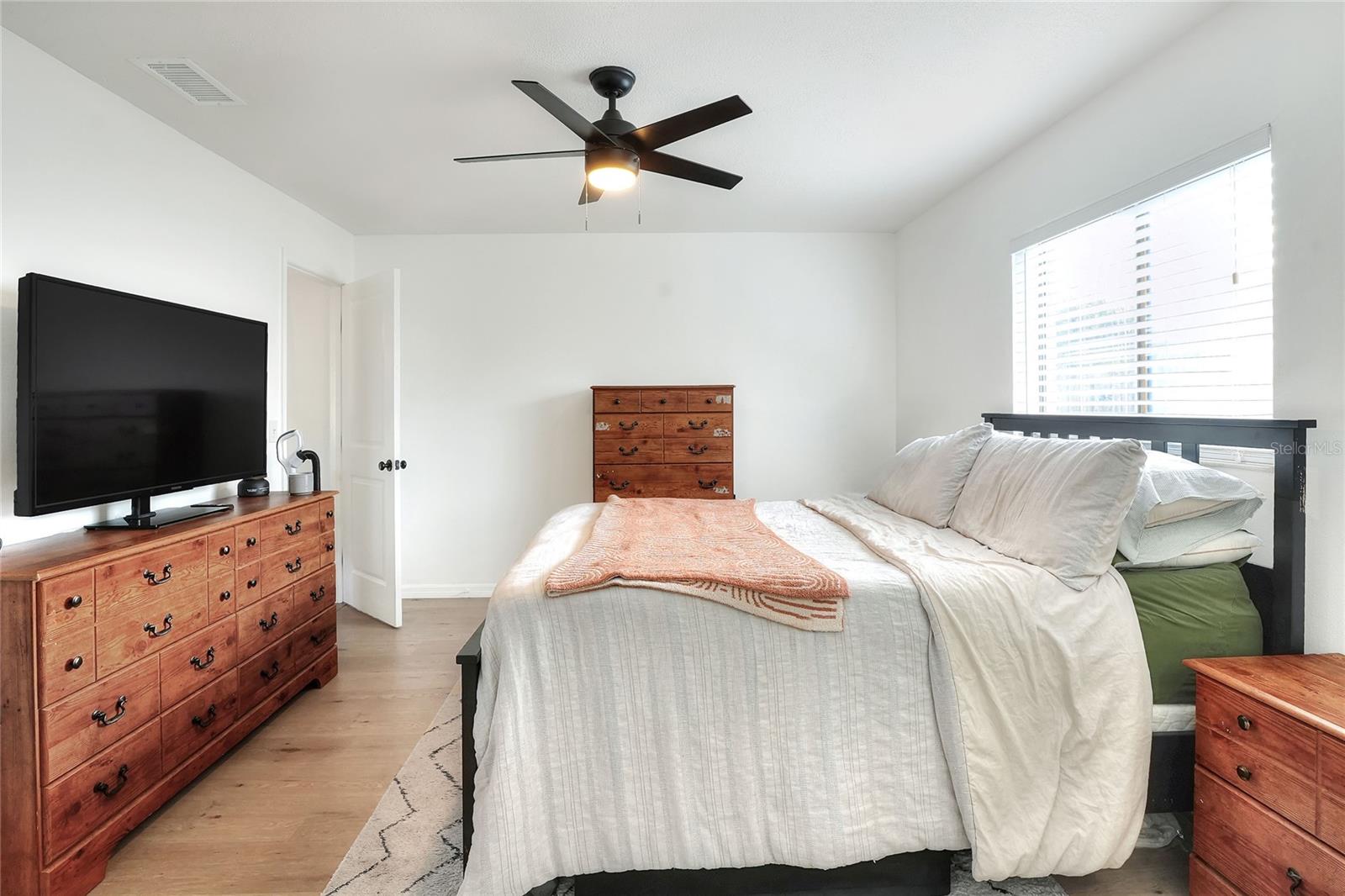 Image 16 of 41 For 3830 Bent Tree Loop E