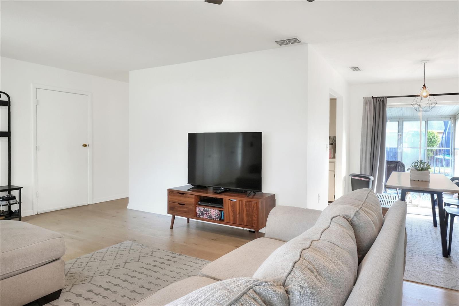 Image 8 of 41 For 3830 Bent Tree Loop E