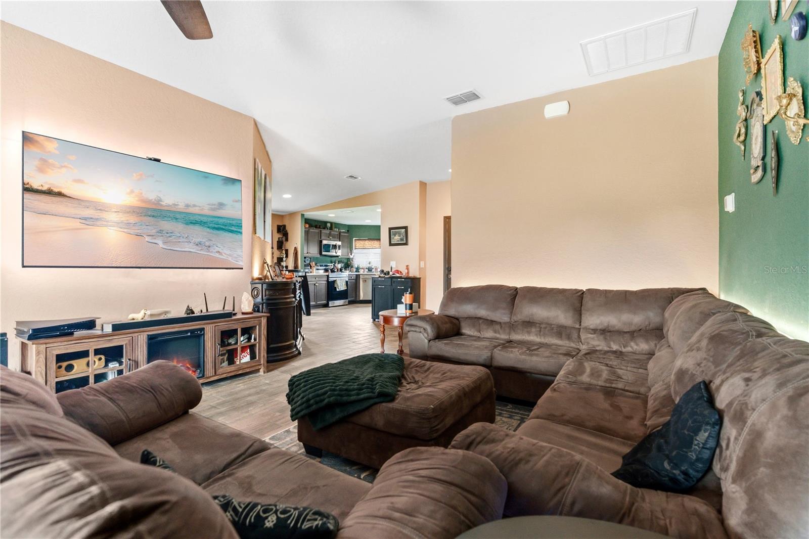 Image 14 of 39 For 1895 Thompson Preserve Boulevard