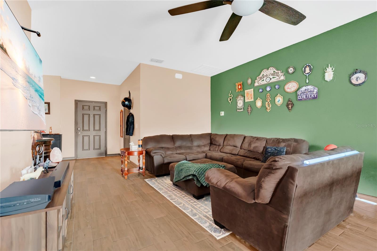 Image 16 of 39 For 1895 Thompson Preserve Boulevard