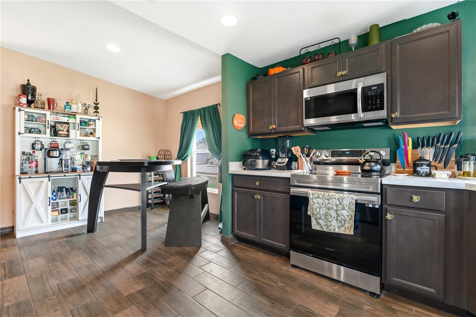 Image 8 of 39 For 1895 Thompson Preserve Boulevard