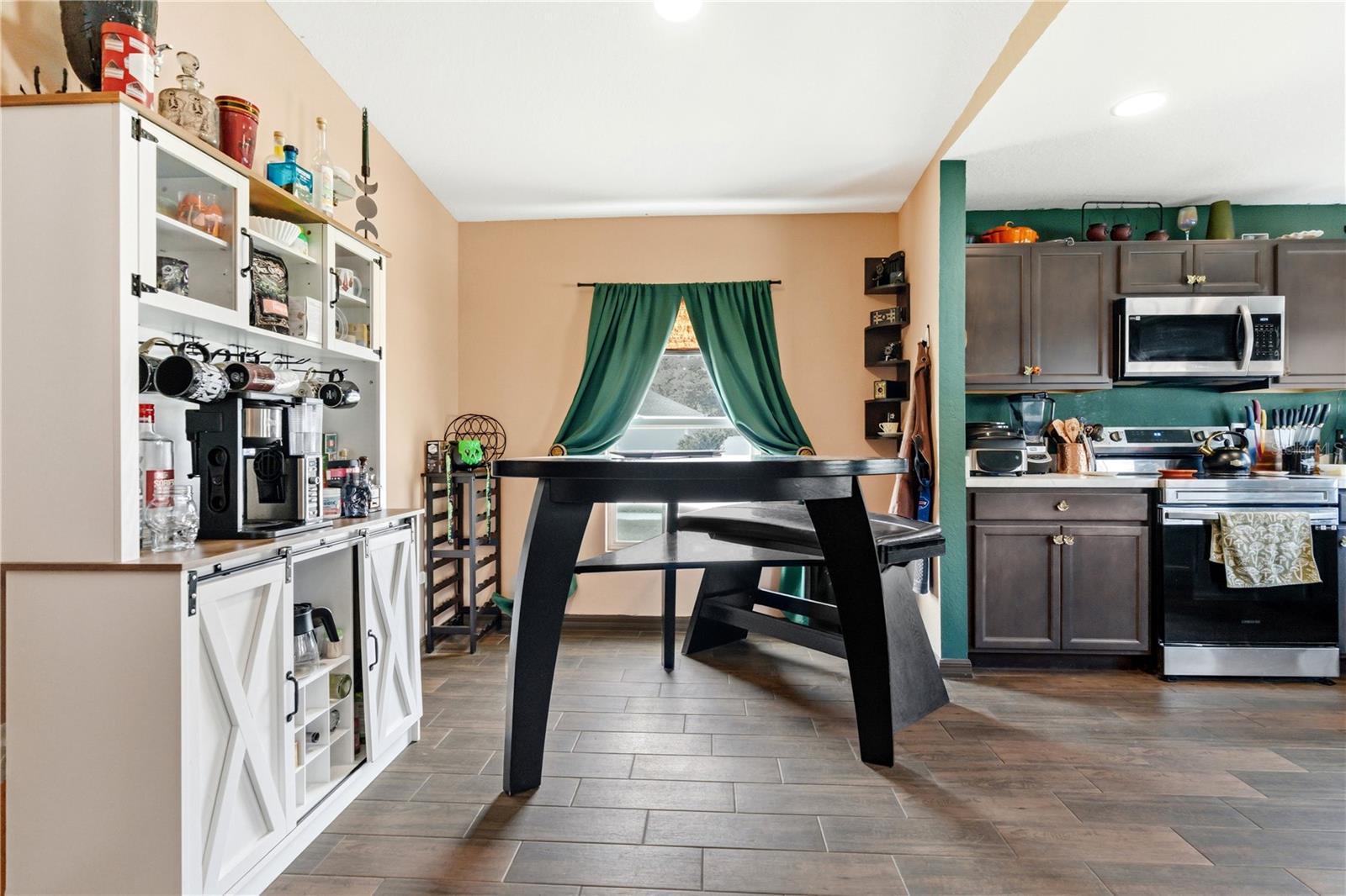 Image 9 of 39 For 1895 Thompson Preserve Boulevard