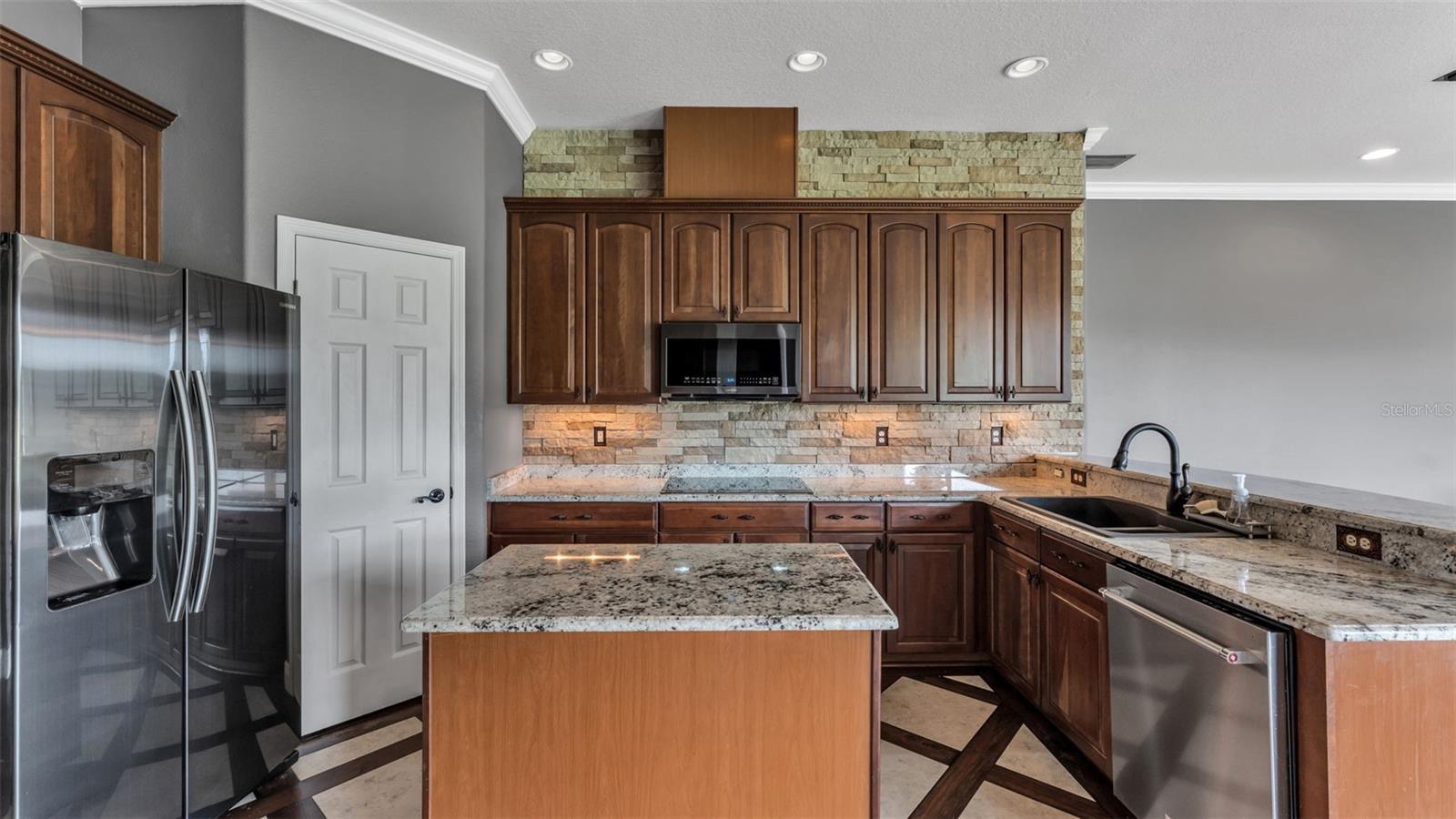 Image 14 of 76 For 1210 Facet View Way