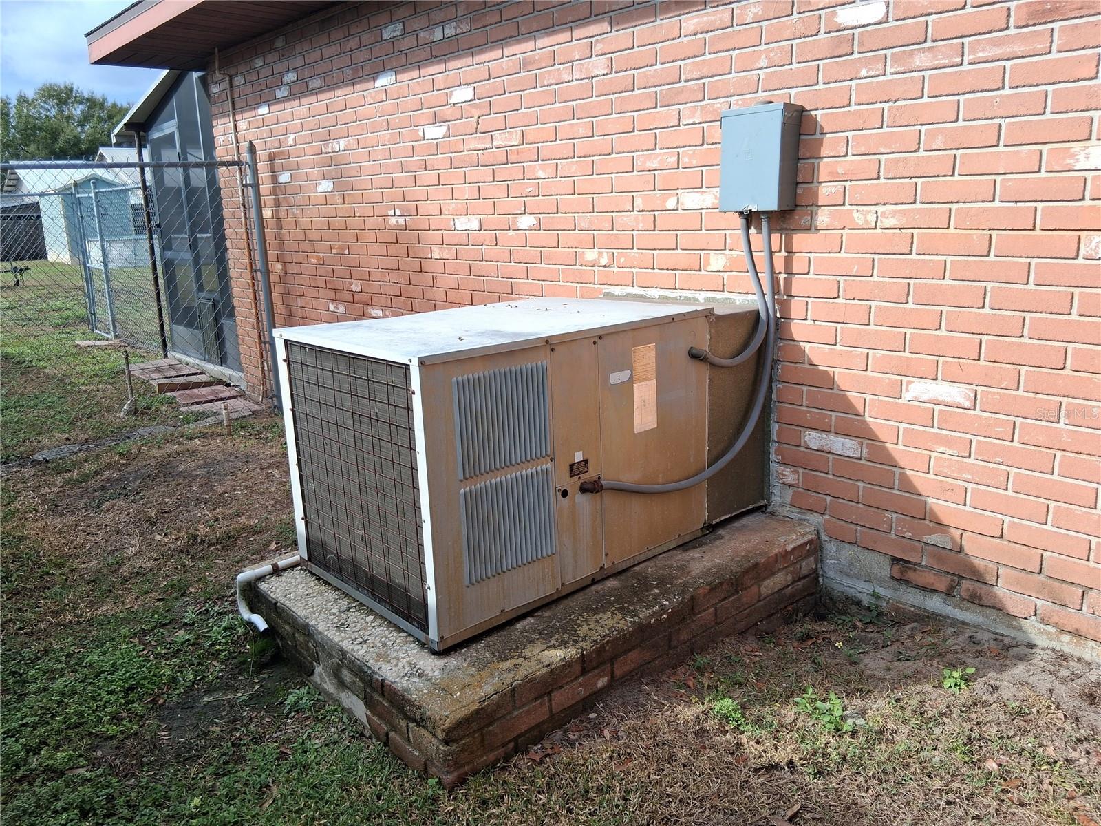 Image 43 of 51 For 522 Alderman Road