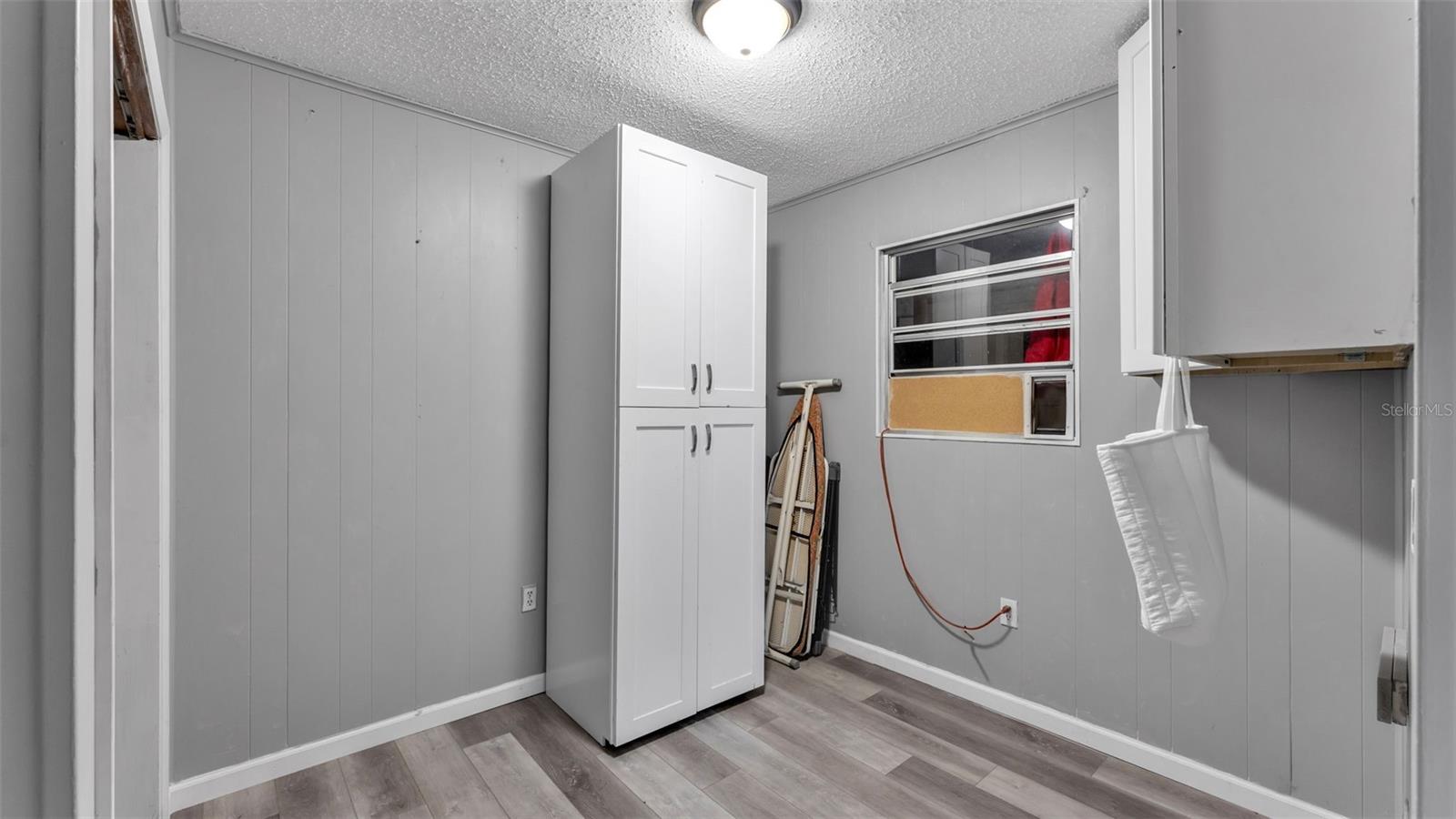 Image 17 of 32 For 1927 Kimball Court S