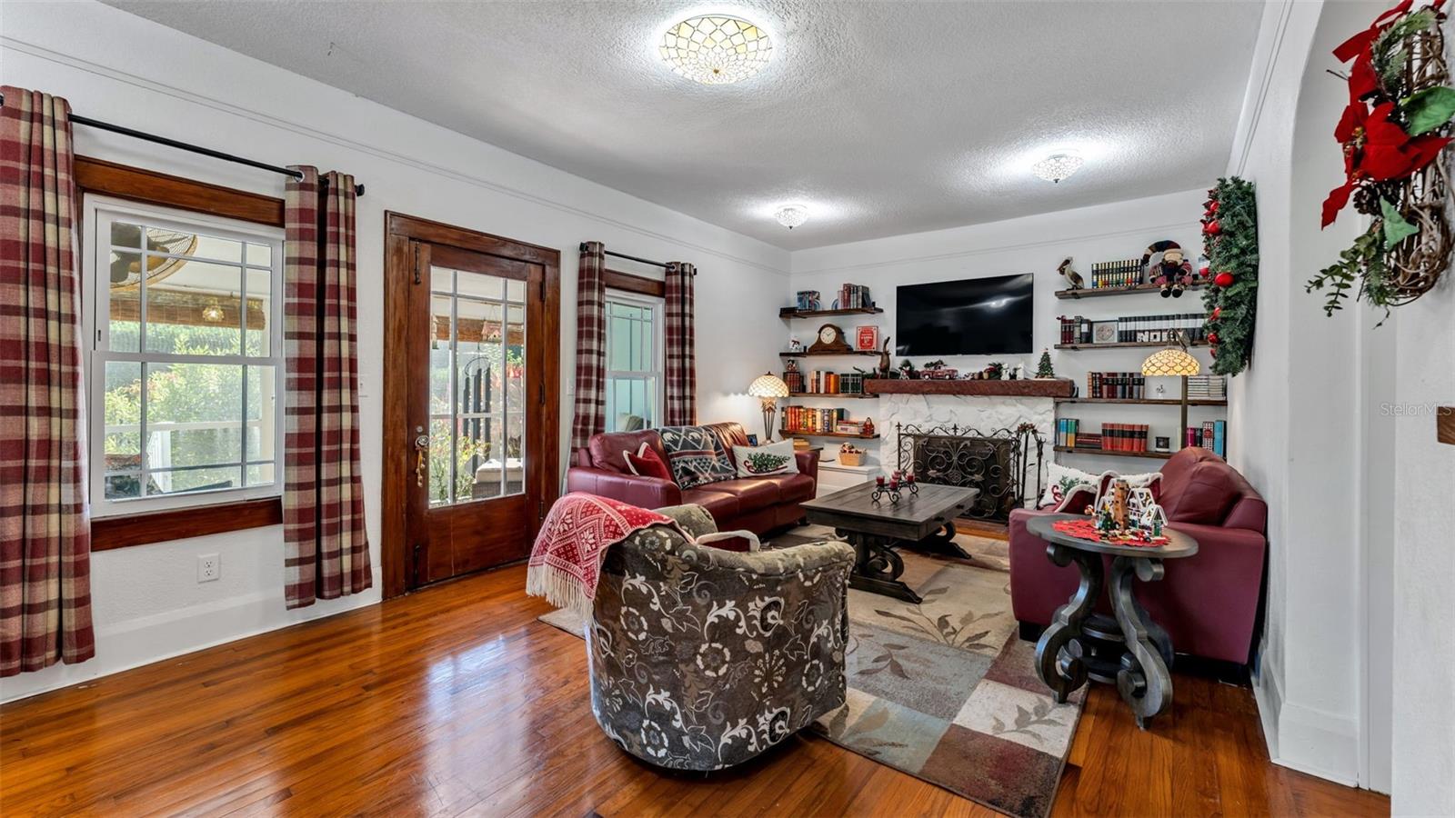 Image 19 of 57 For 2022 Lake Miriam Drive