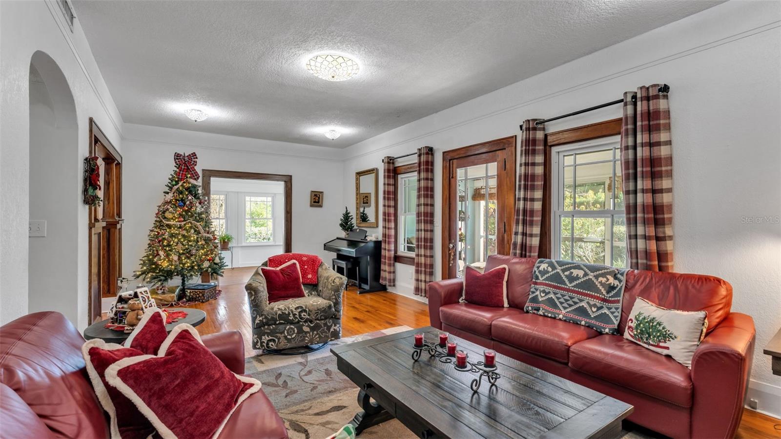 Image 22 of 57 For 2022 Lake Miriam Drive