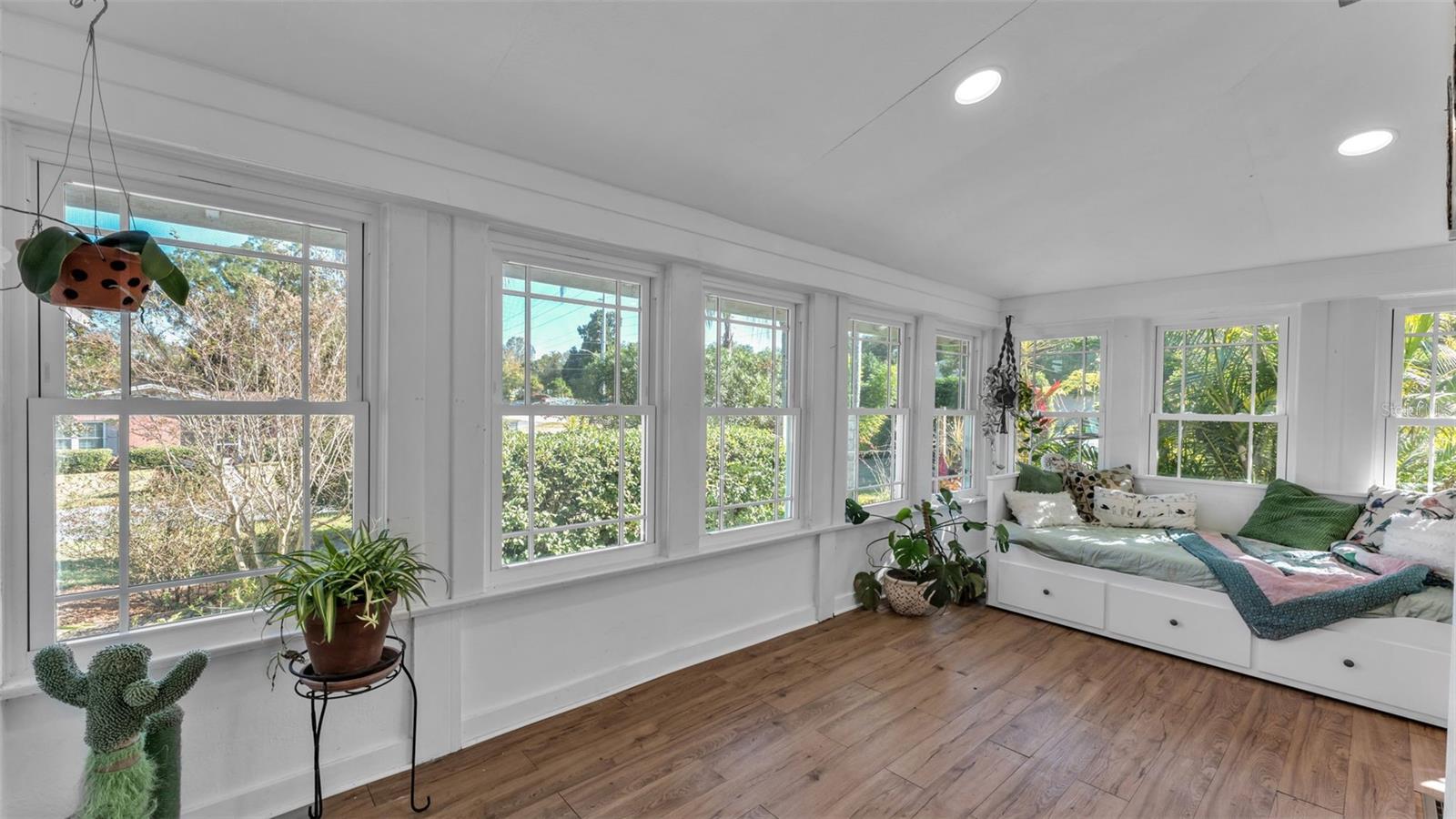 Image 23 of 57 For 2022 Lake Miriam Drive