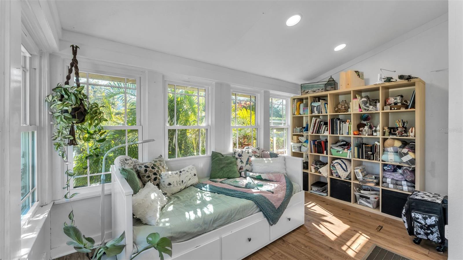 Image 24 of 57 For 2022 Lake Miriam Drive