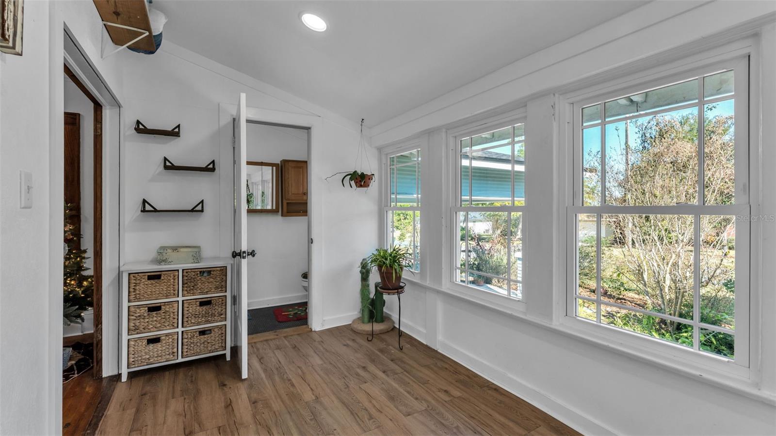 Image 25 of 57 For 2022 Lake Miriam Drive