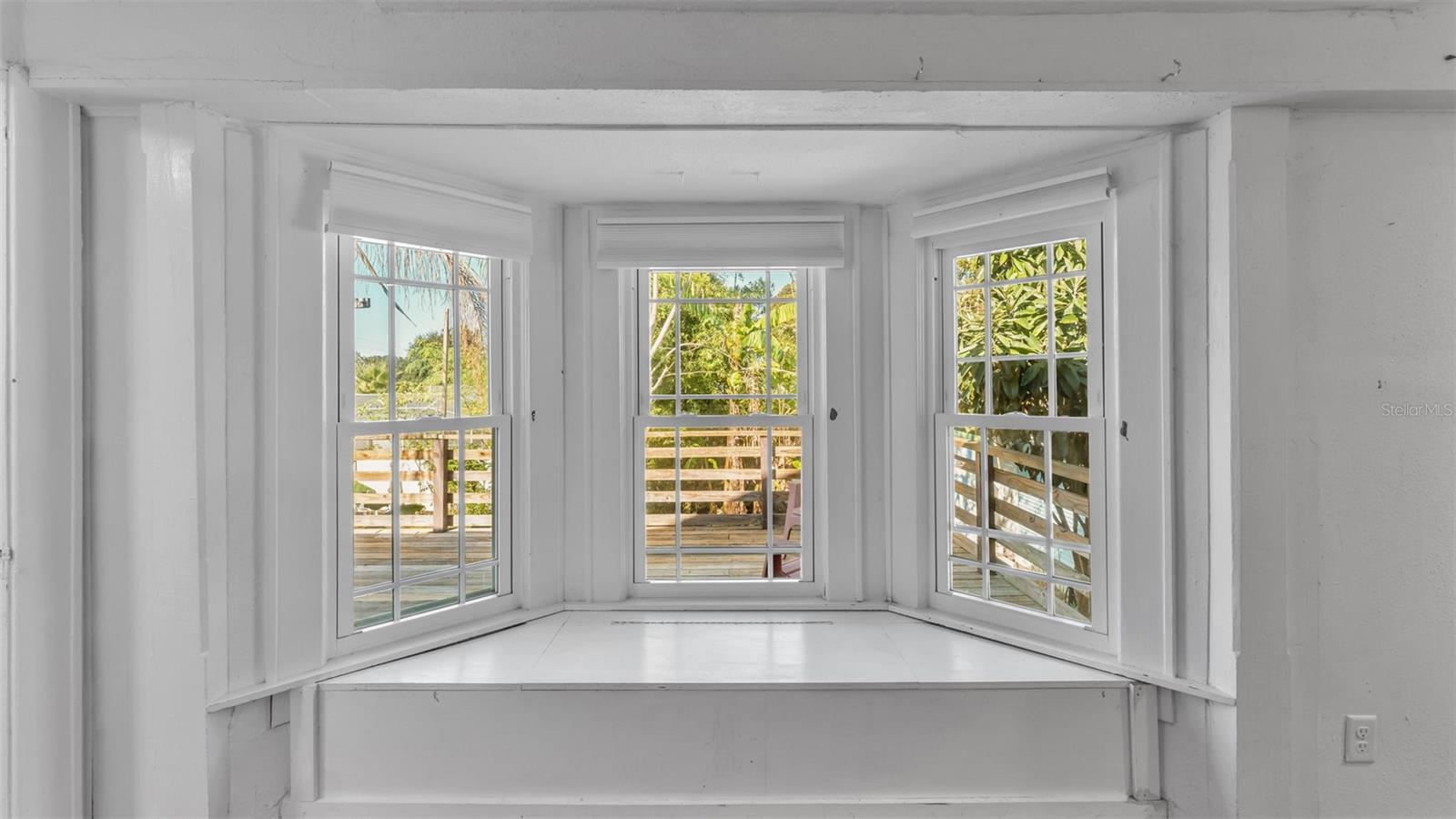 Image 39 of 57 For 2022 Lake Miriam Drive