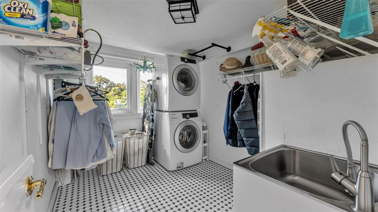 Image 40 of 57 For 2022 Lake Miriam Drive