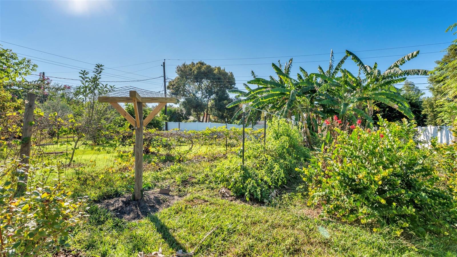 Image 54 of 57 For 2022 Lake Miriam Drive