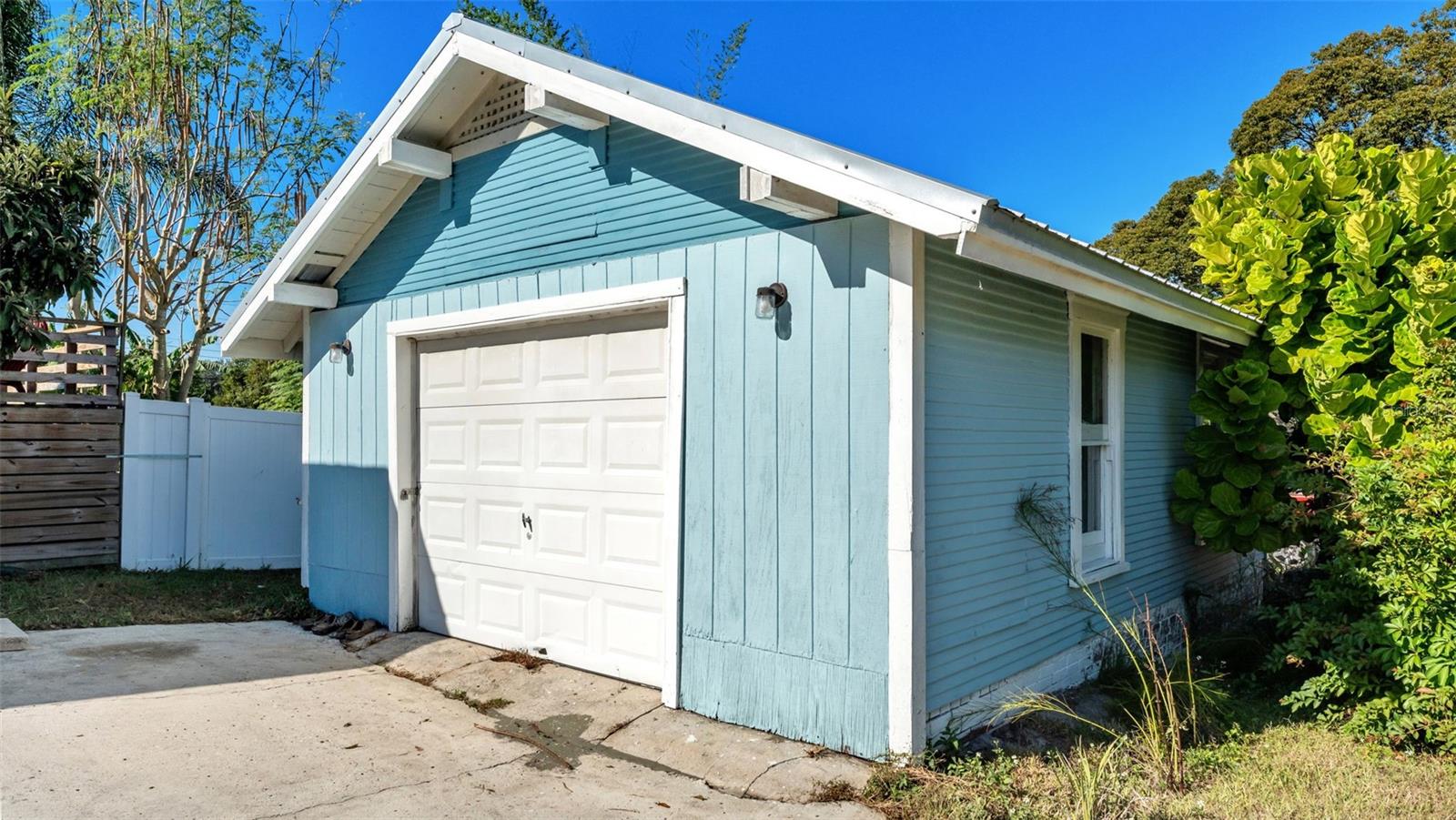 Image 56 of 57 For 2022 Lake Miriam Drive