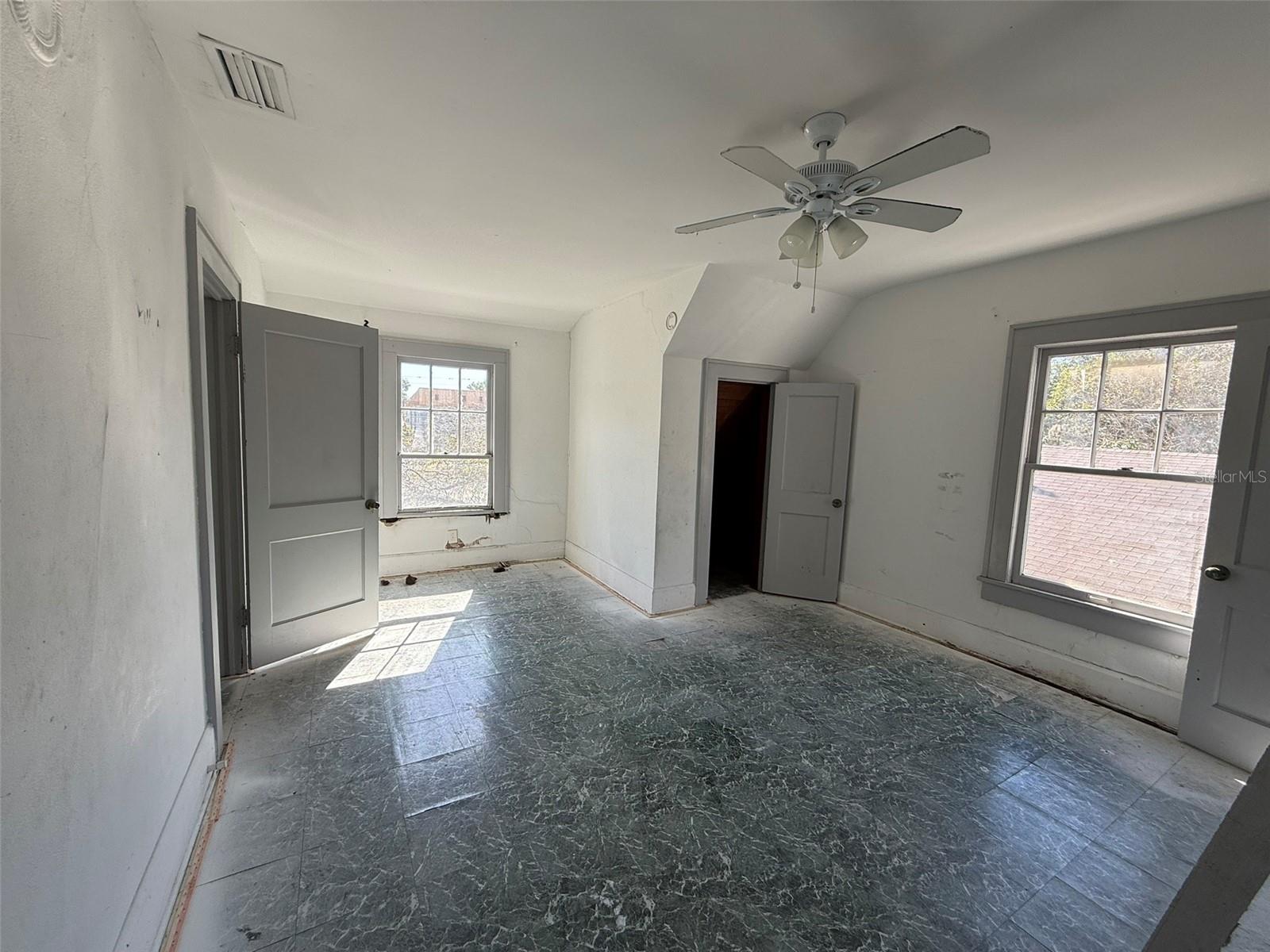 Image 8 of 15 For 1201 Oakhill Street