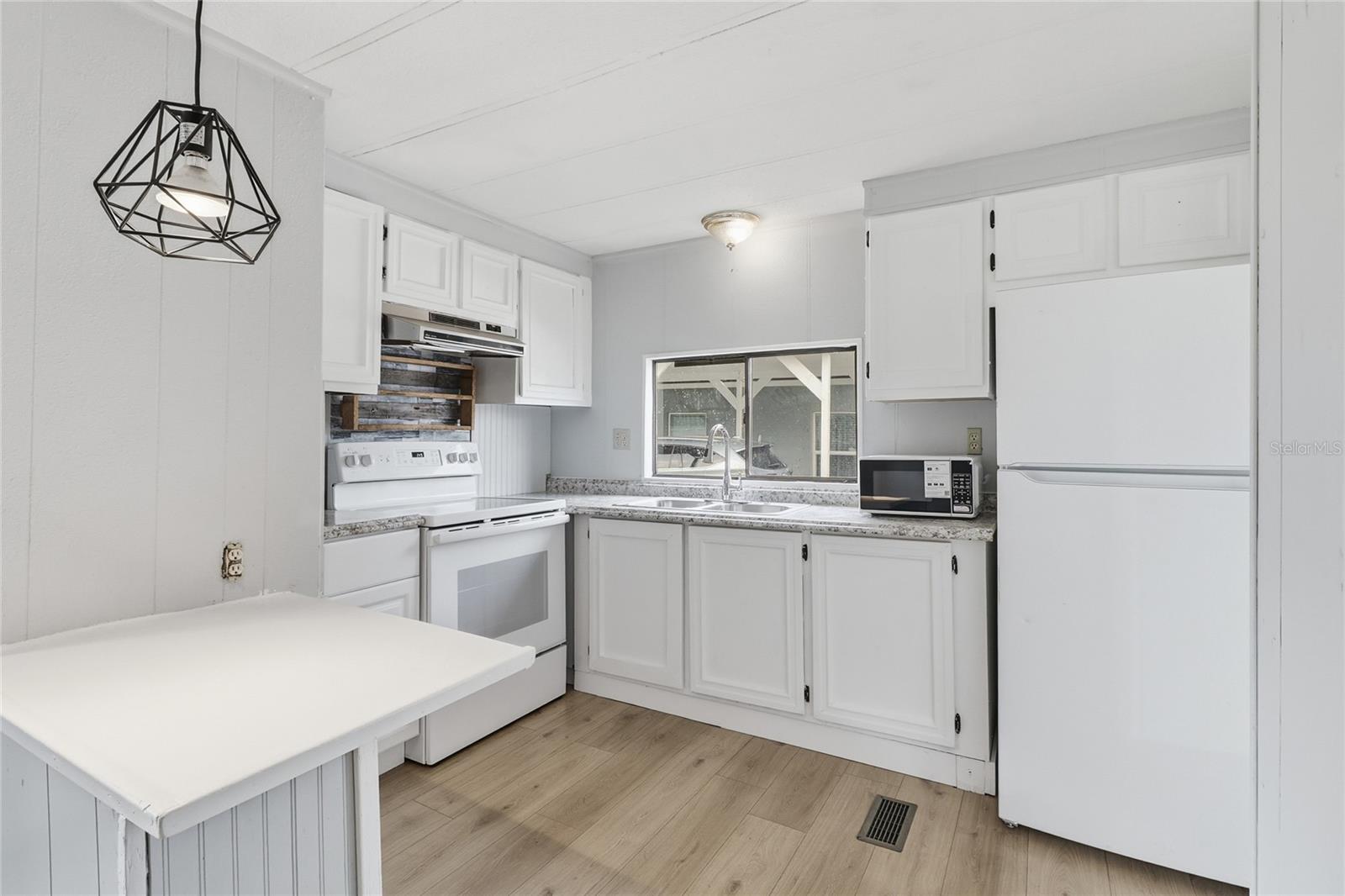 Image 16 of 40 For 419 Sunrise Boulevard