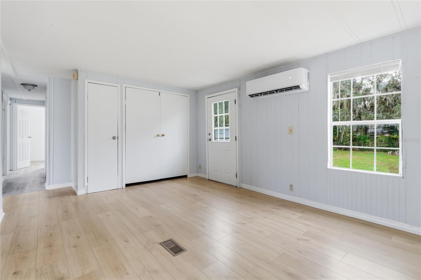 Image 20 of 40 For 419 Sunrise Boulevard