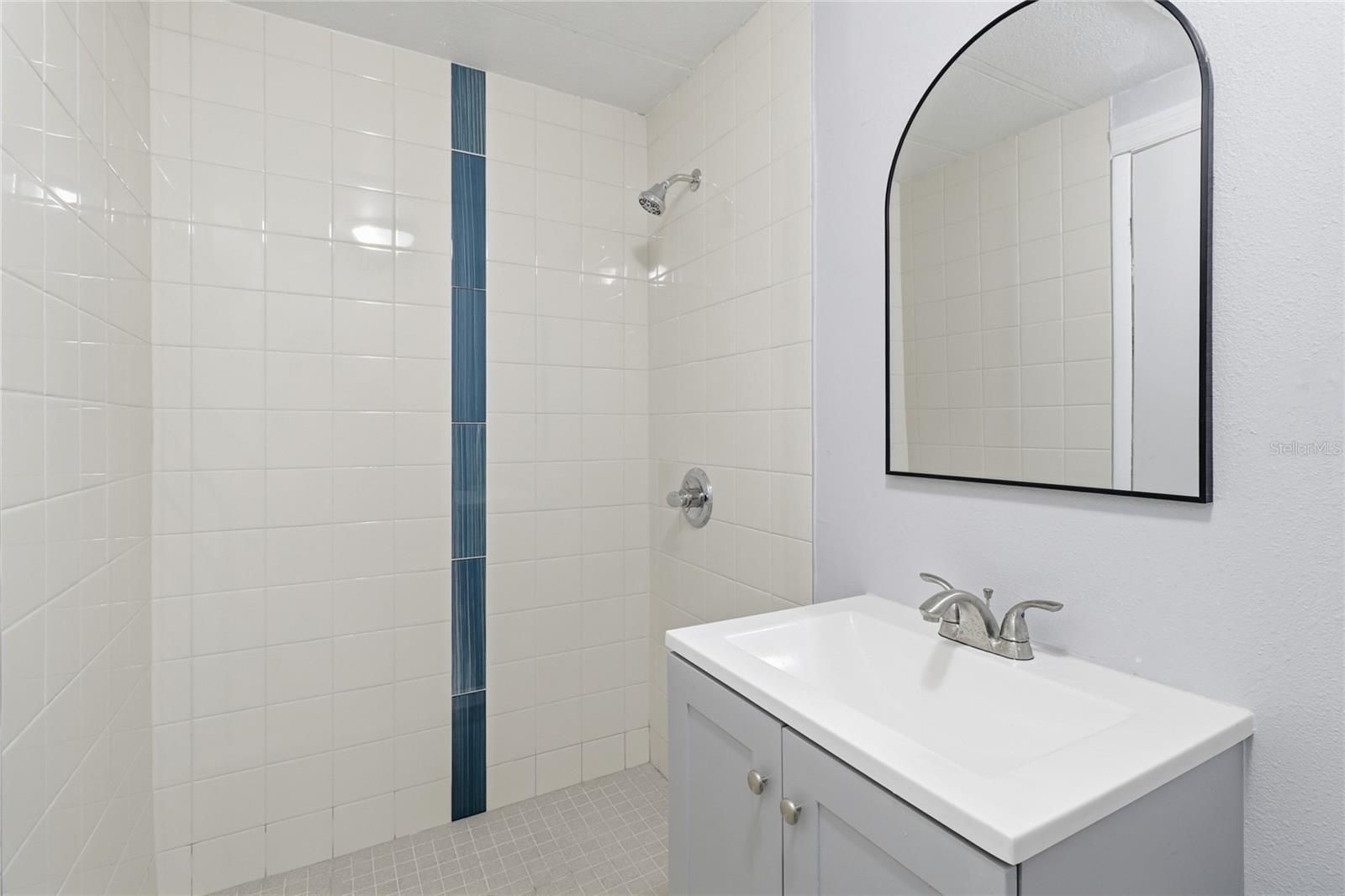 Image 23 of 40 For 419 Sunrise Boulevard