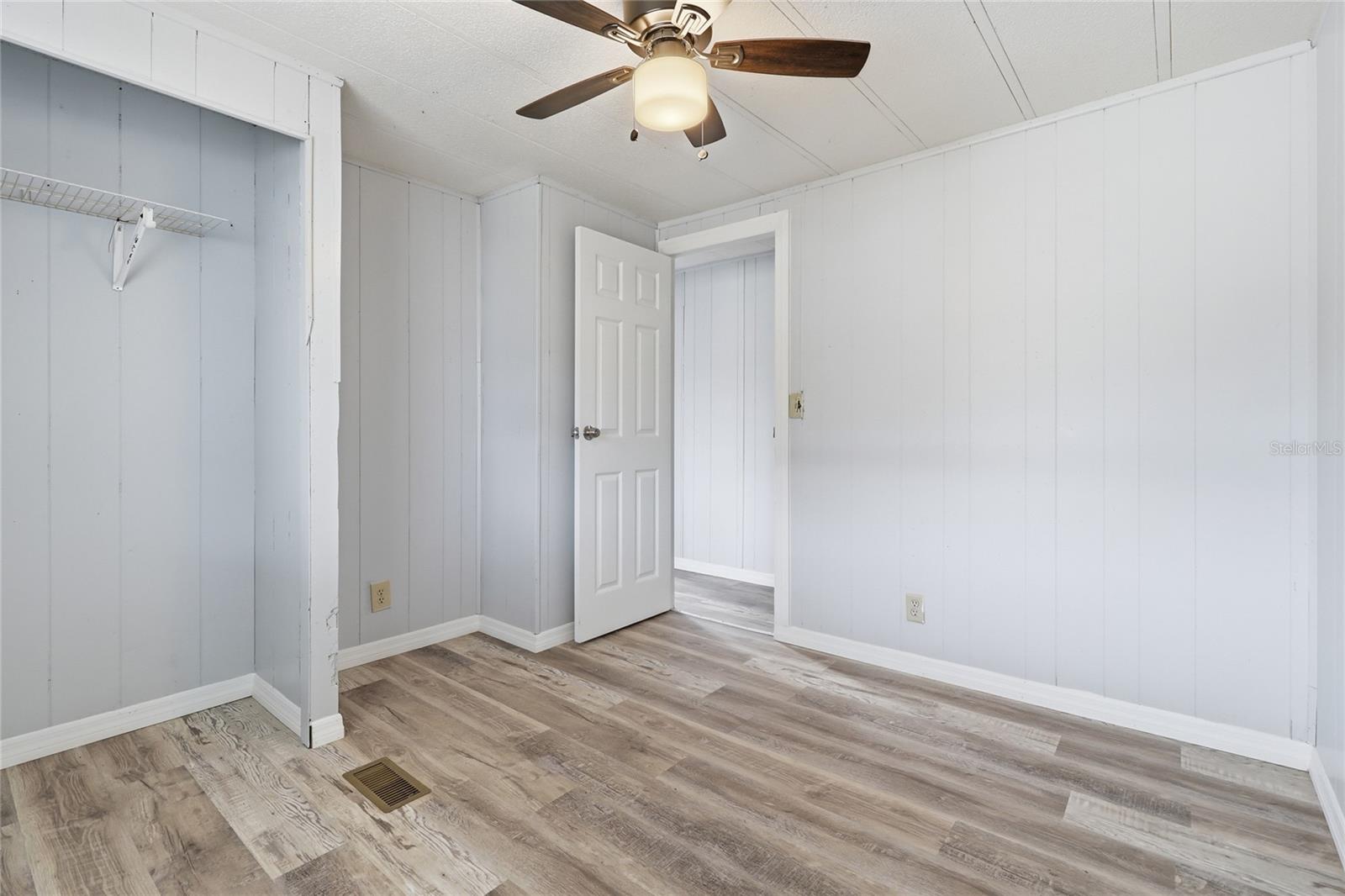 Image 25 of 40 For 419 Sunrise Boulevard