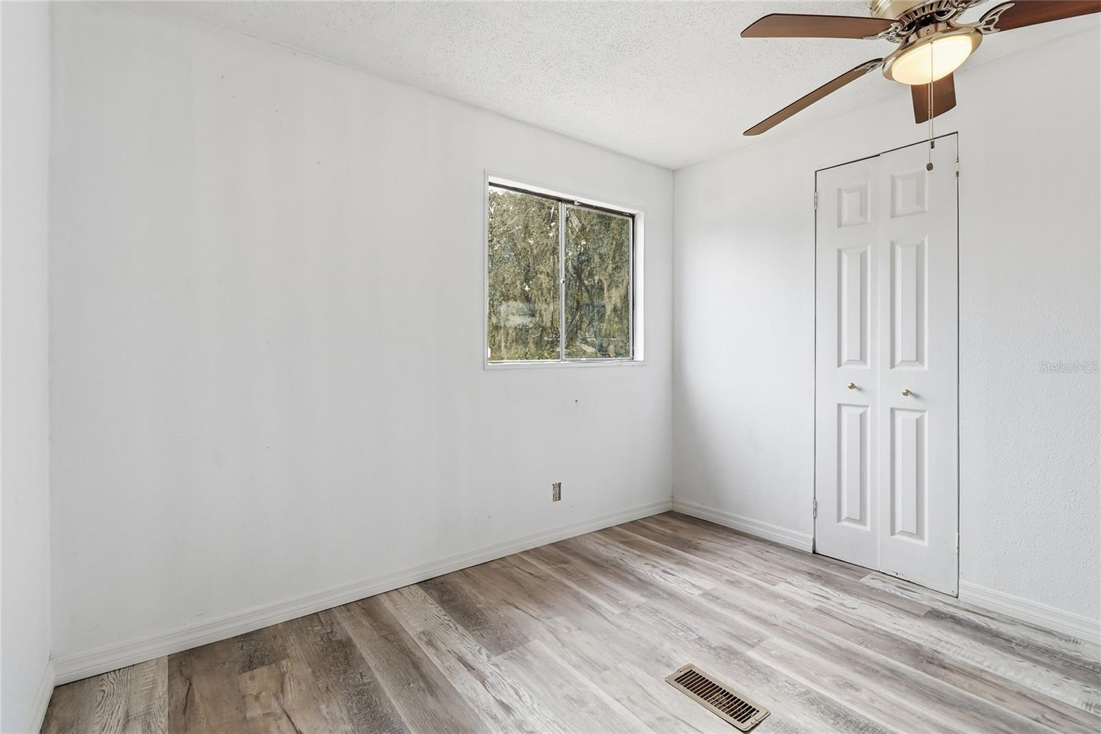 Image 28 of 40 For 419 Sunrise Boulevard