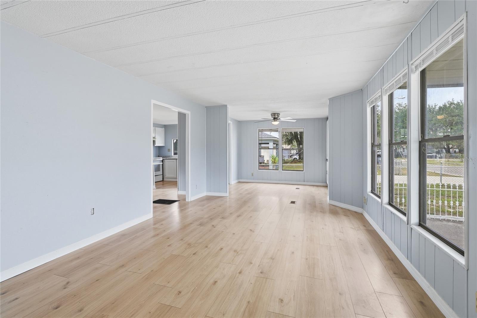 Image 7 of 40 For 419 Sunrise Boulevard