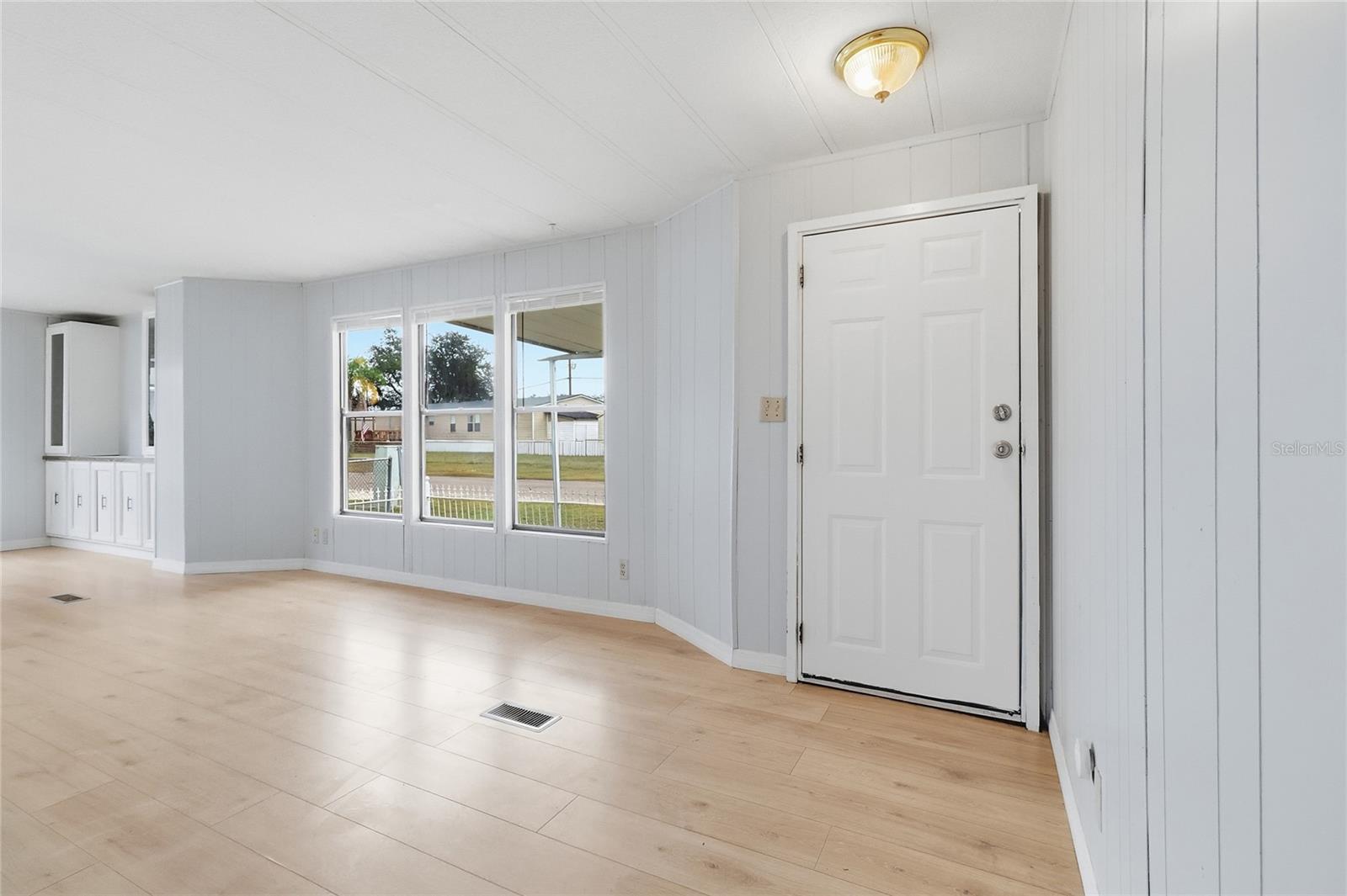 Image 8 of 40 For 419 Sunrise Boulevard