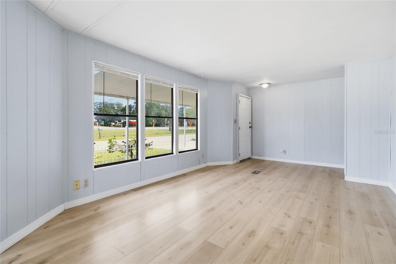 Image 9 of 40 For 419 Sunrise Boulevard