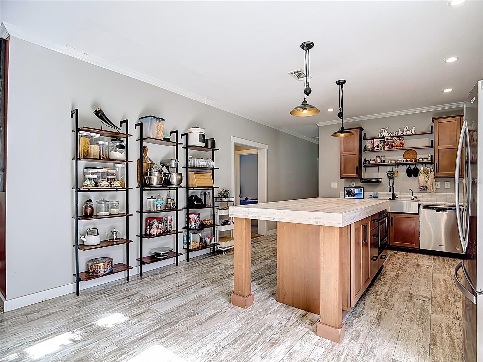 Image 12 of 60 For 1554 Lunn Woods Trail