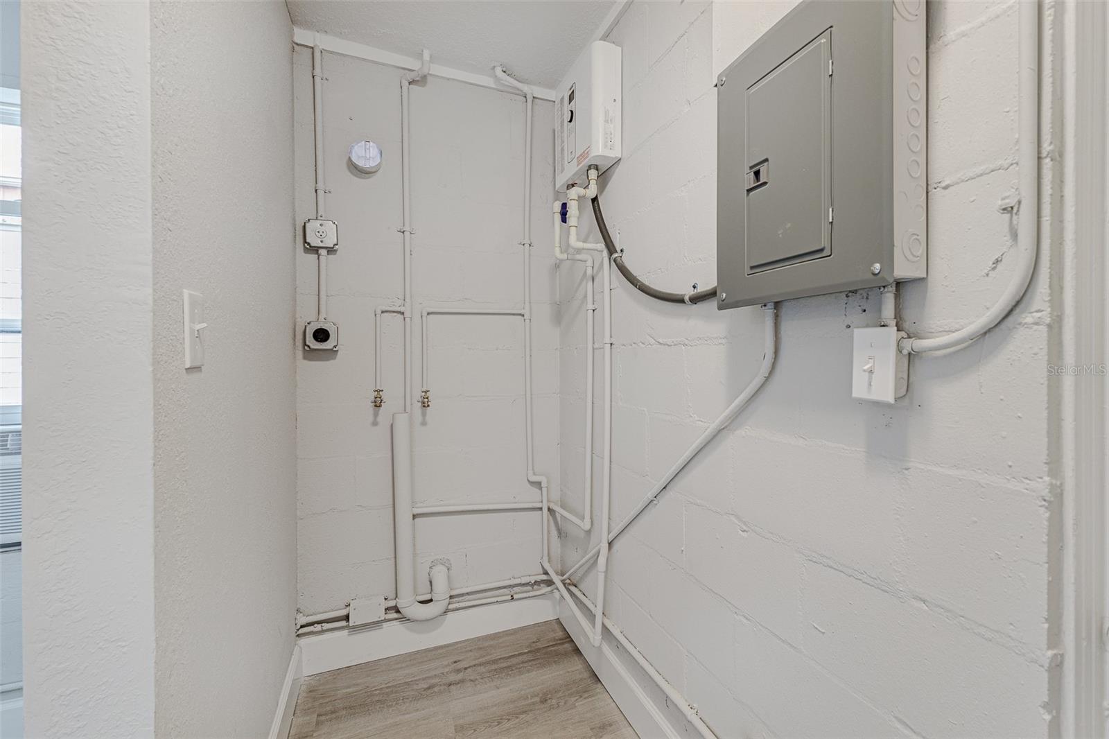 Image 13 of 15 For 9 1st Street Se