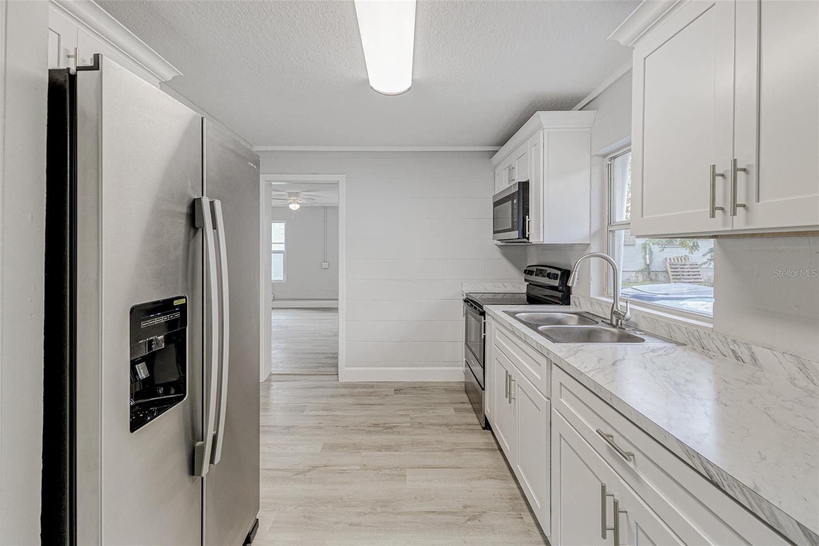 Image 2 of 15 For 9 1st Street Se