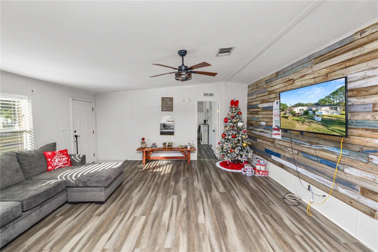 Image 5 of 56 For 11516 Tuten Loop